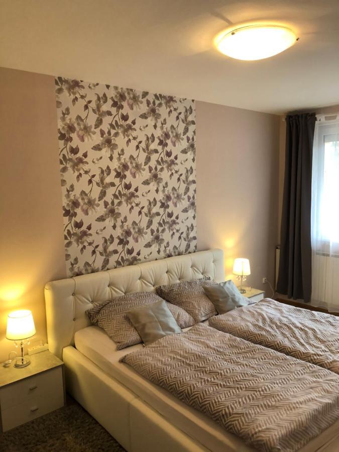 Apartamento Szeged Gyoengye Exterior foto