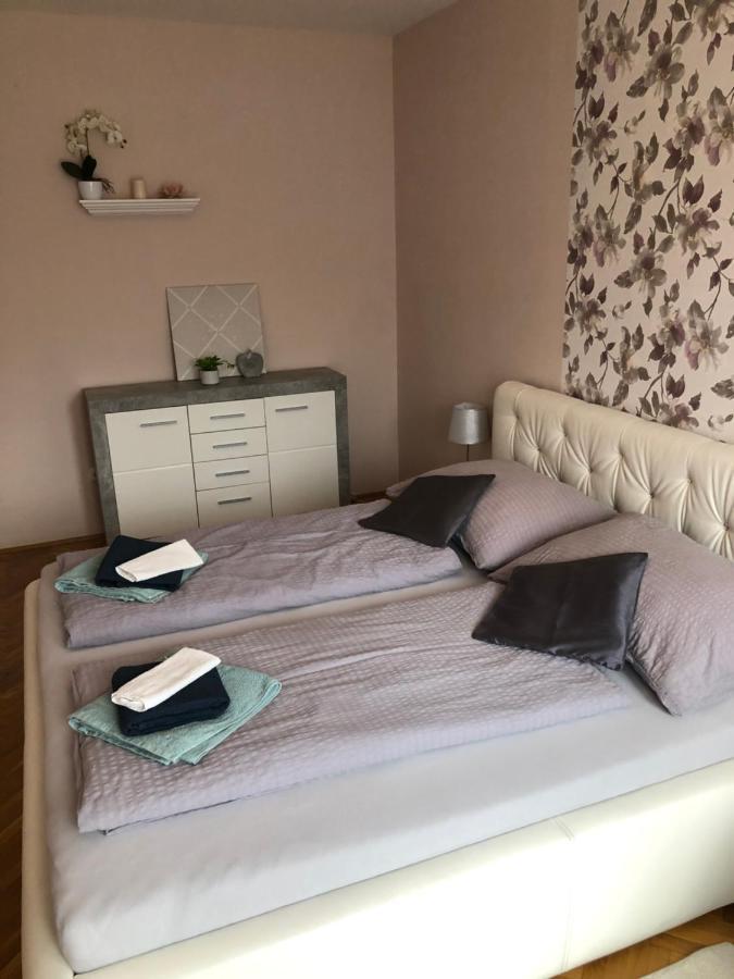 Apartamento Szeged Gyoengye Exterior foto